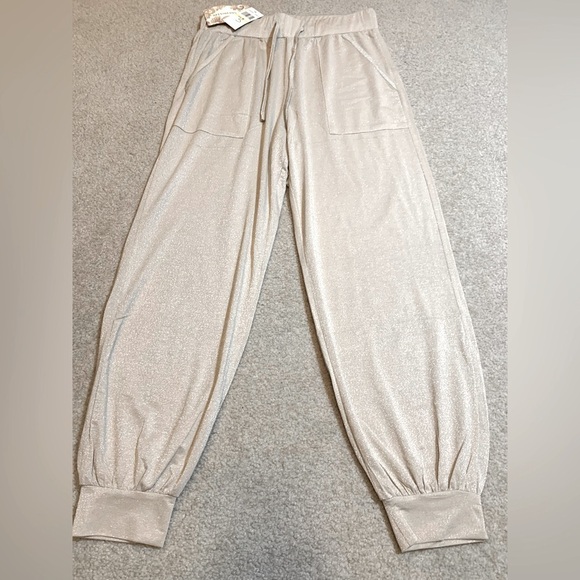 NWT B.O.G Collective Band of Gypsies Champagne Shimmer Joggers Women Medium - Picture 1 of 8